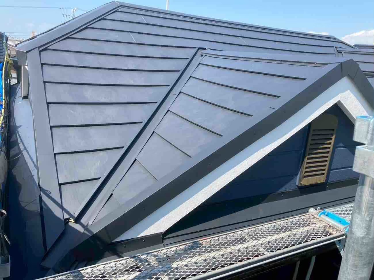 名古屋市にて雨漏り予防の屋根カバー・外壁塗装工事