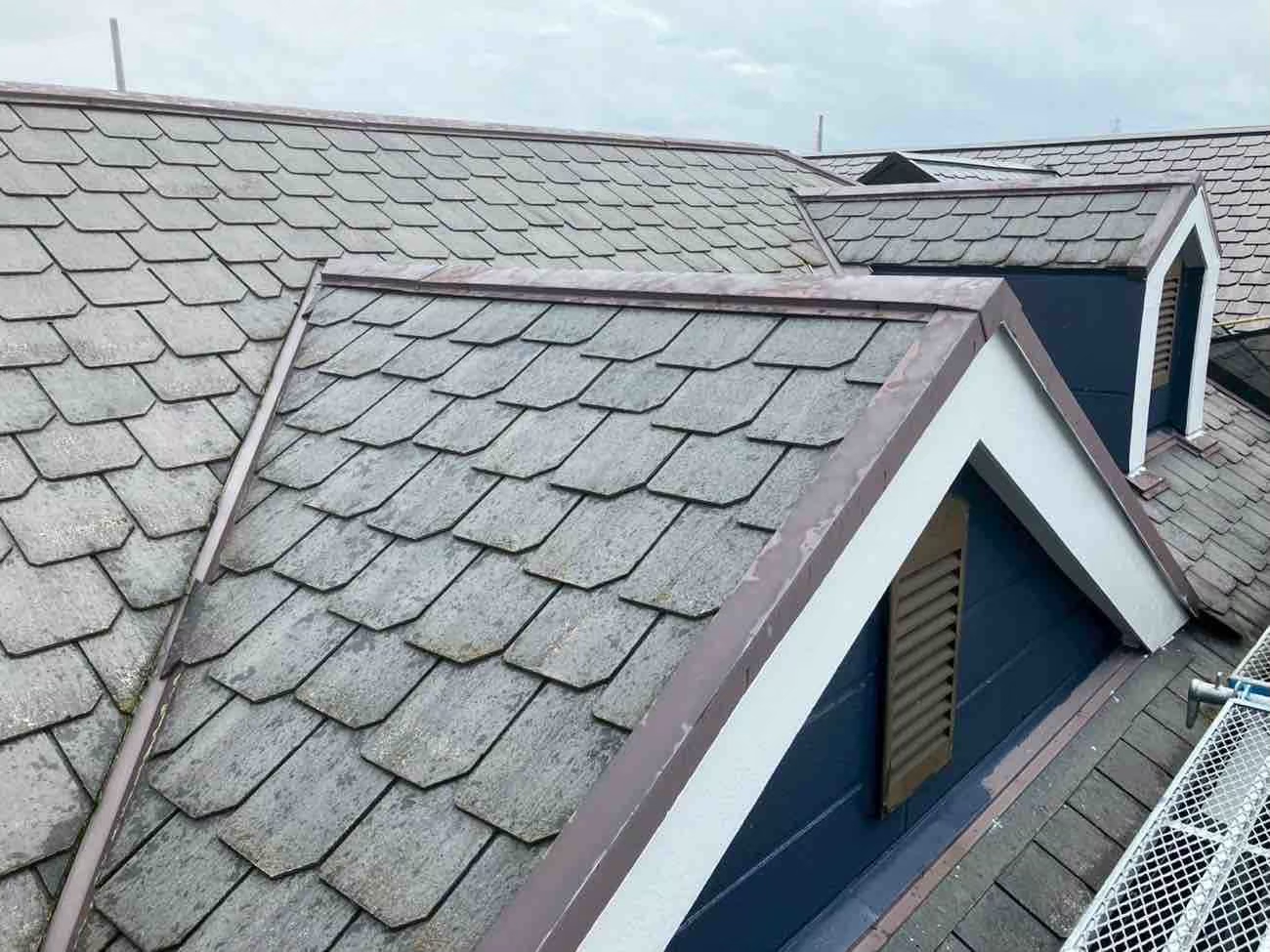 名古屋市にて雨漏り予防の屋根カバー・外壁塗装工事 施工前