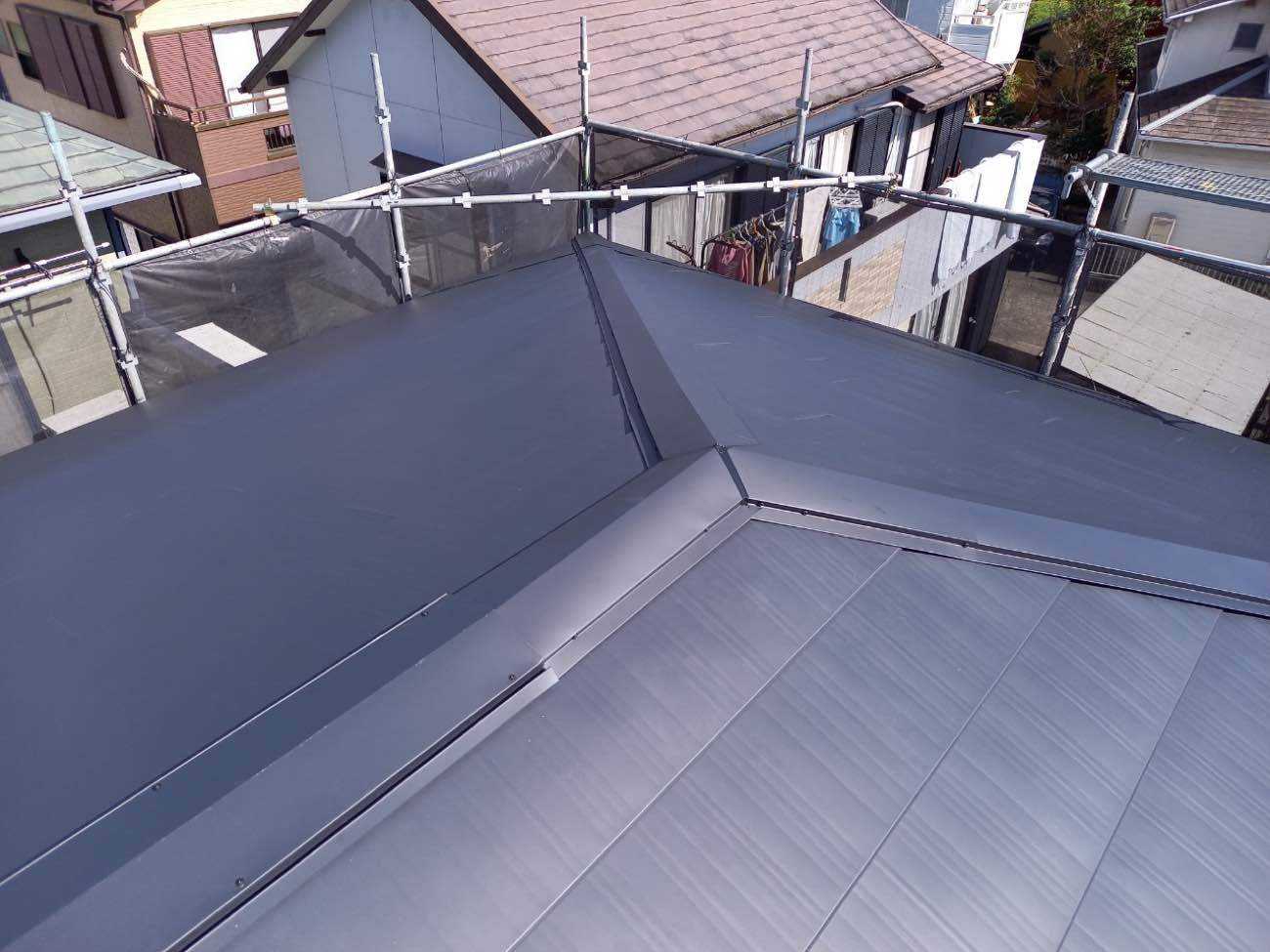 名古屋市にて雨漏り修理・屋根修理〈スレート屋根のカバー工法〉 施工後