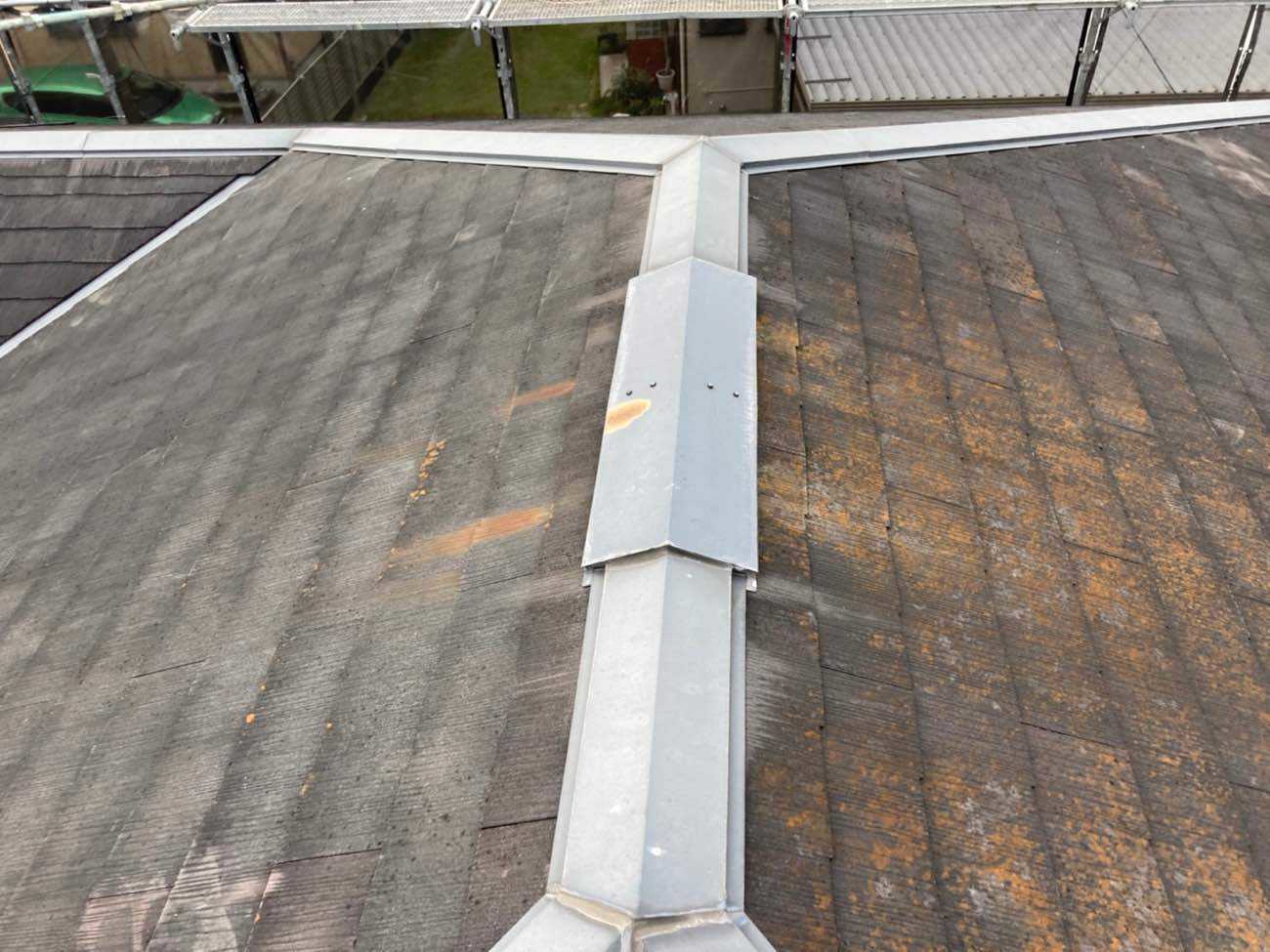 名古屋市にて雨漏り修理・屋根修理〈スレート屋根のカバー工法〉 施工前