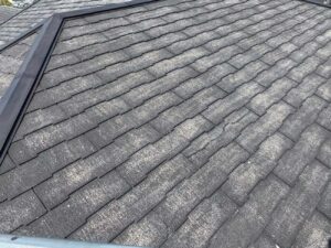 名古屋市にて雨漏り予防の屋根塗装メンテナンス〈築15年スレート屋根の施工〉 施工前