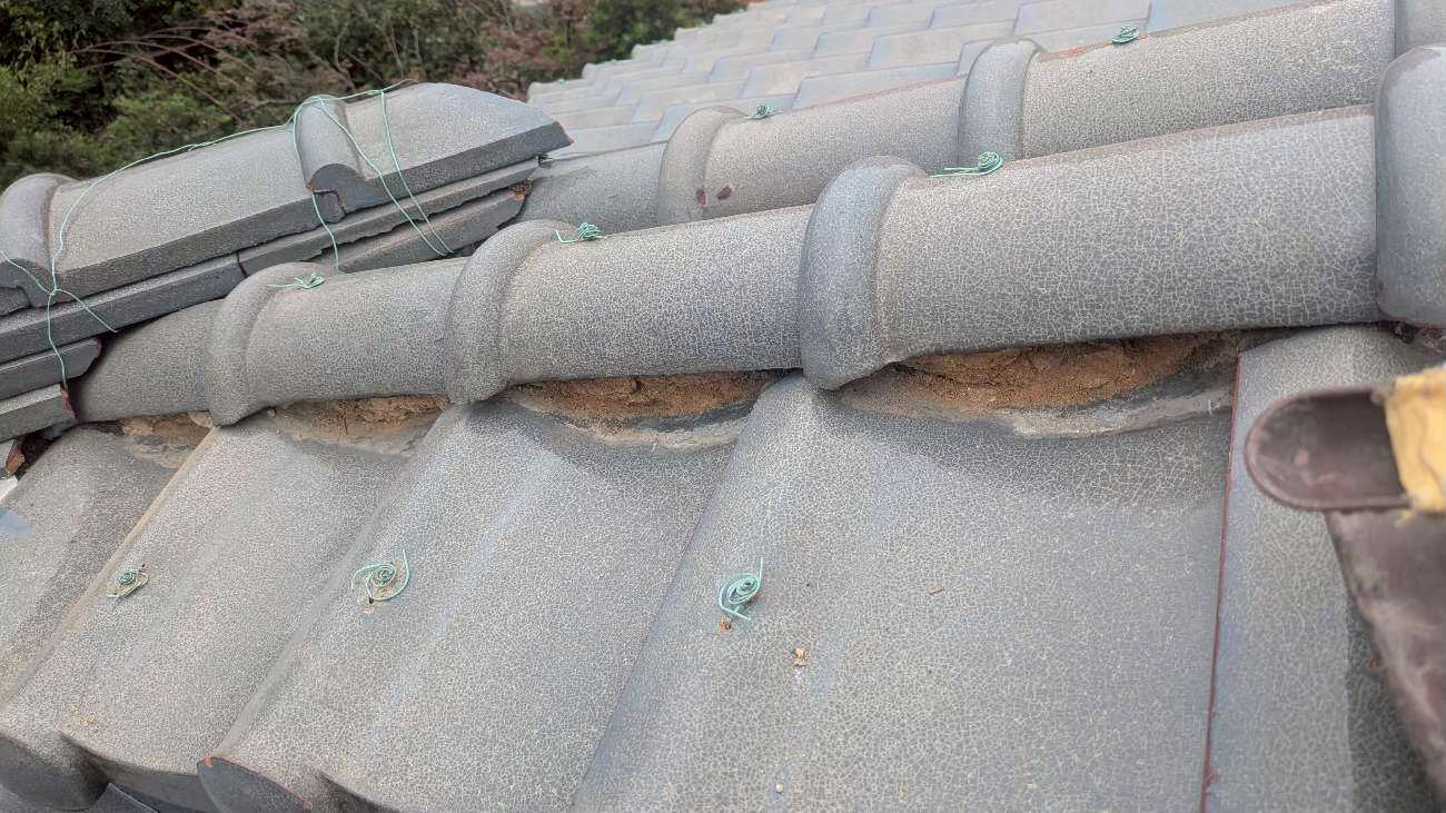 名古屋市にて雨漏り修理〈瓦屋根の雨漏り〉 施工前2