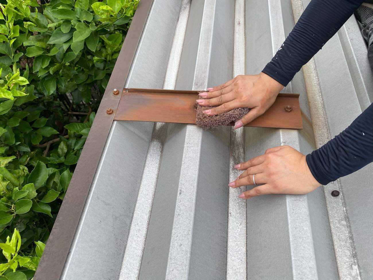 名古屋市にて雨漏り修理〈店舗屋根の雨漏り改修工事〉 施工前2