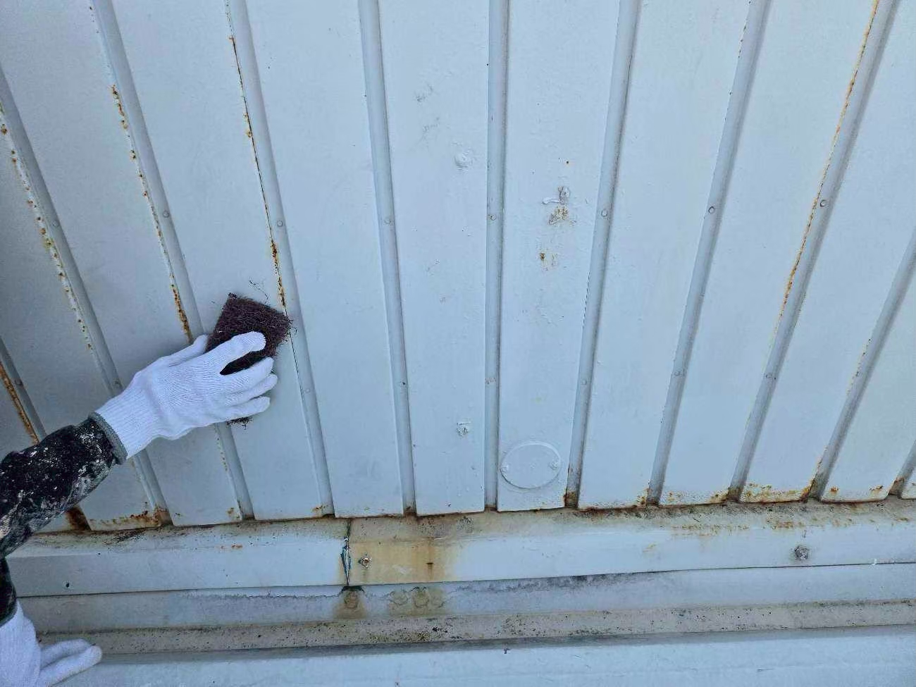 名古屋市にてガレージ屋根のメンテナンス〈雨漏り予防の錆止め塗装〉 施工前