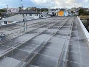 名古屋市にてアパート屋上の雨漏り修理〈ウレタン通気緩衝工法〉 施工前