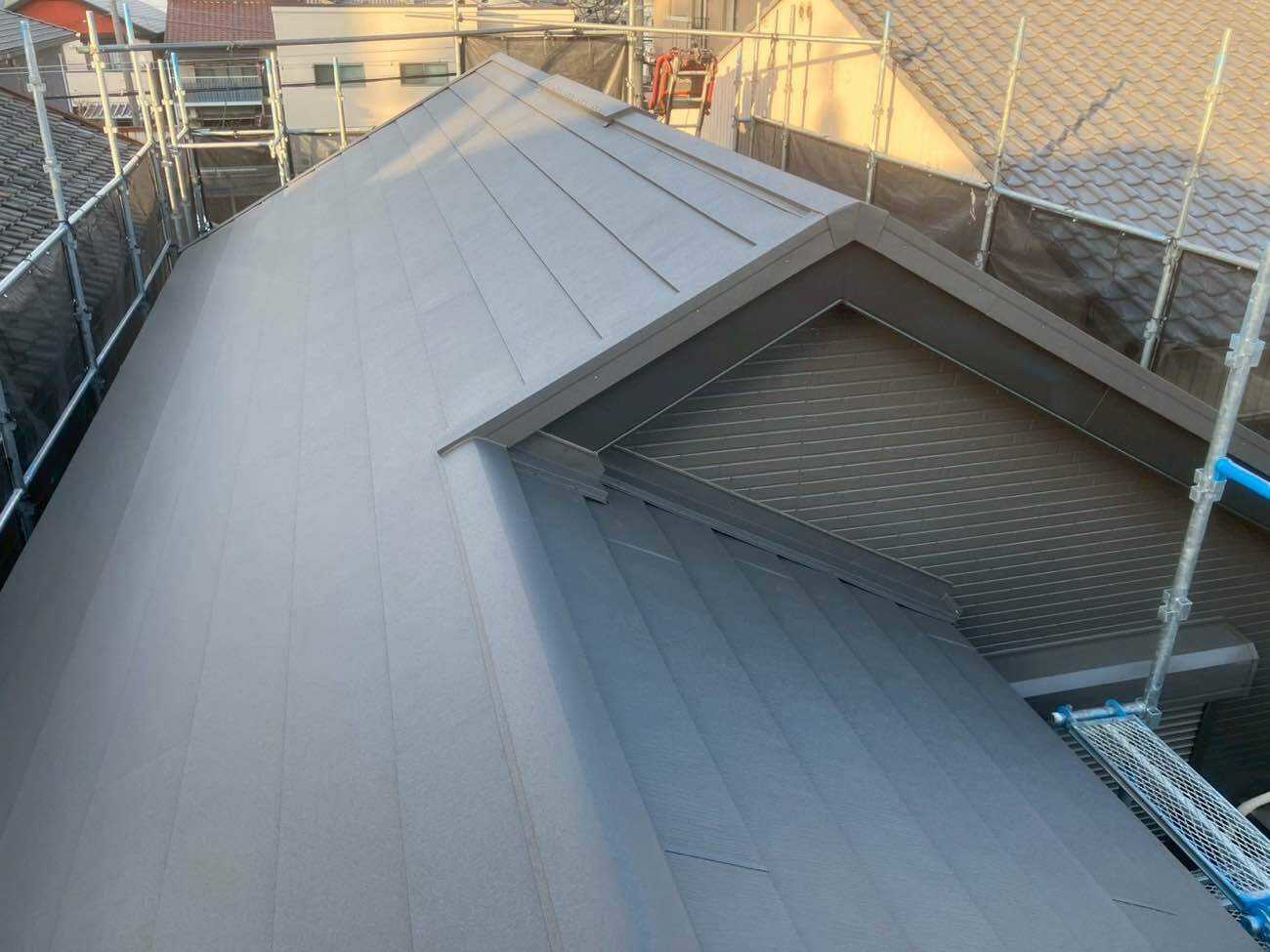 名古屋市にて雨漏り修理〈スレート屋根からスーパーガルテクトへのカバー工法〉 施工後