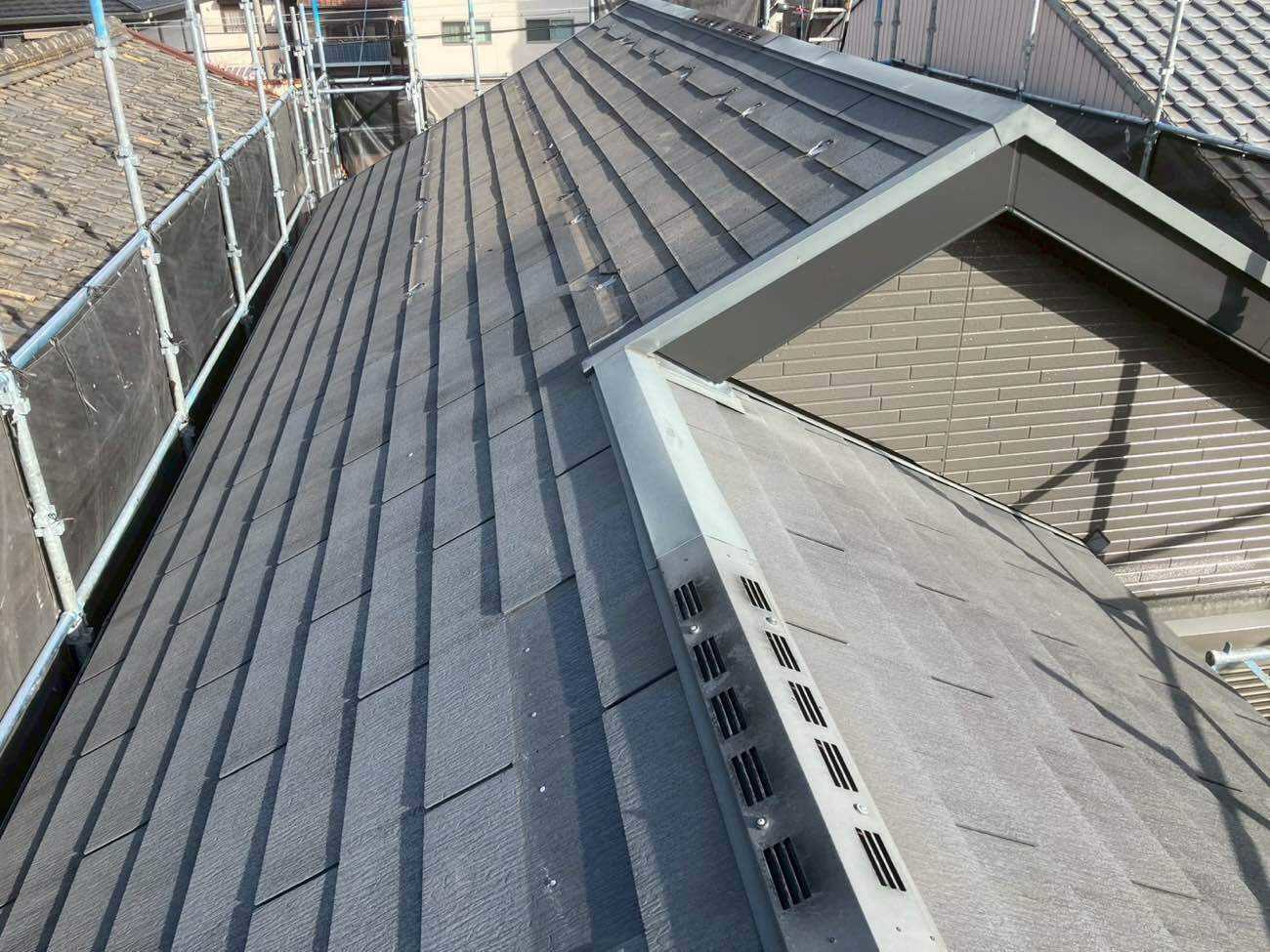 名古屋市にて雨漏り修理〈スレート屋根からスーパーガルテクトへのカバー工法〉 施工前