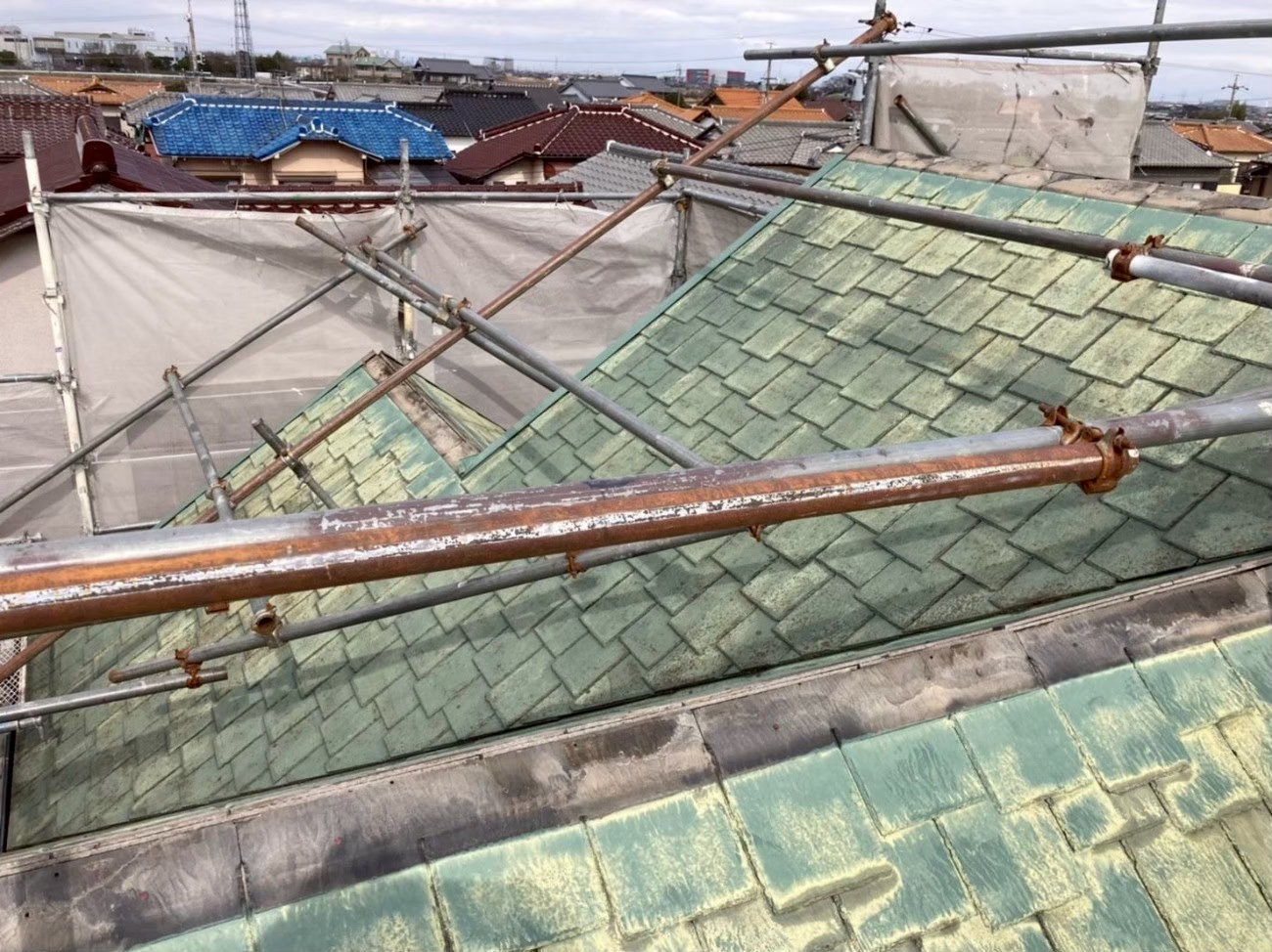 名古屋市にて屋根修理・カバー工法〈雨漏りの心配から〉 施工前2