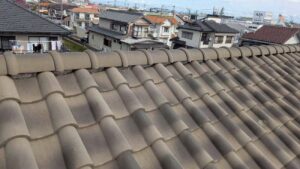 名古屋市にて雨漏り予防のメンテナンス工事〈ベランダ・瓦屋根の漆喰塗り〉 施工前